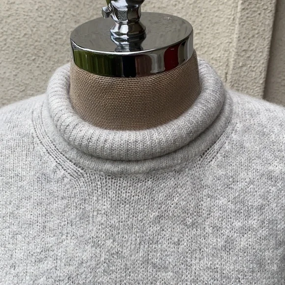 Madewell alpaca/wool blended with other material. Gorgeous stretchy sweater! - Picture 4 of 11